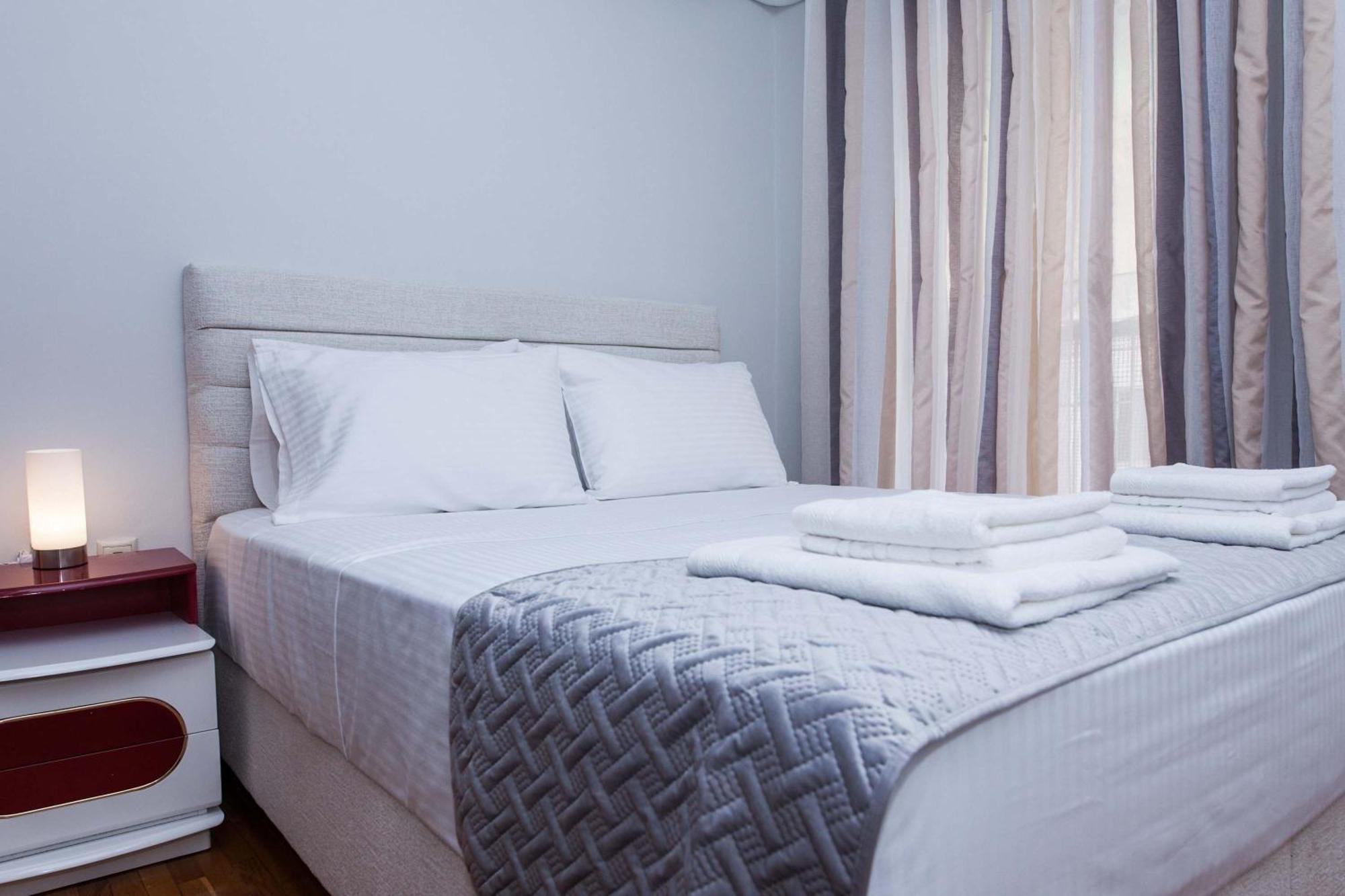 Central 2 Bd Apt With Balcony By Monastiraki Atenas Exterior foto