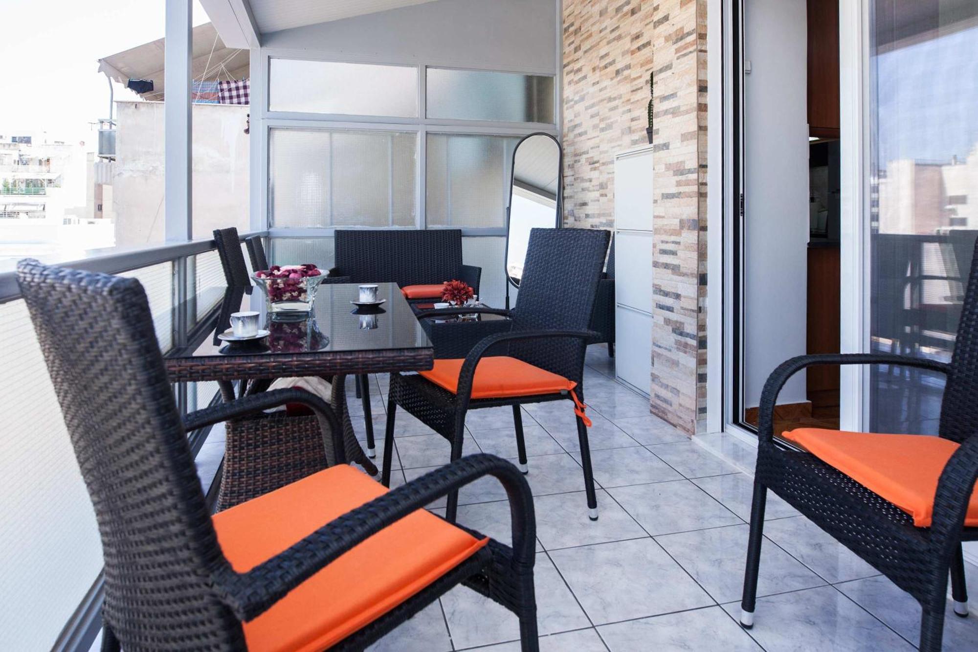 Central 2 Bd Apt With Balcony By Monastiraki Atenas Exterior foto