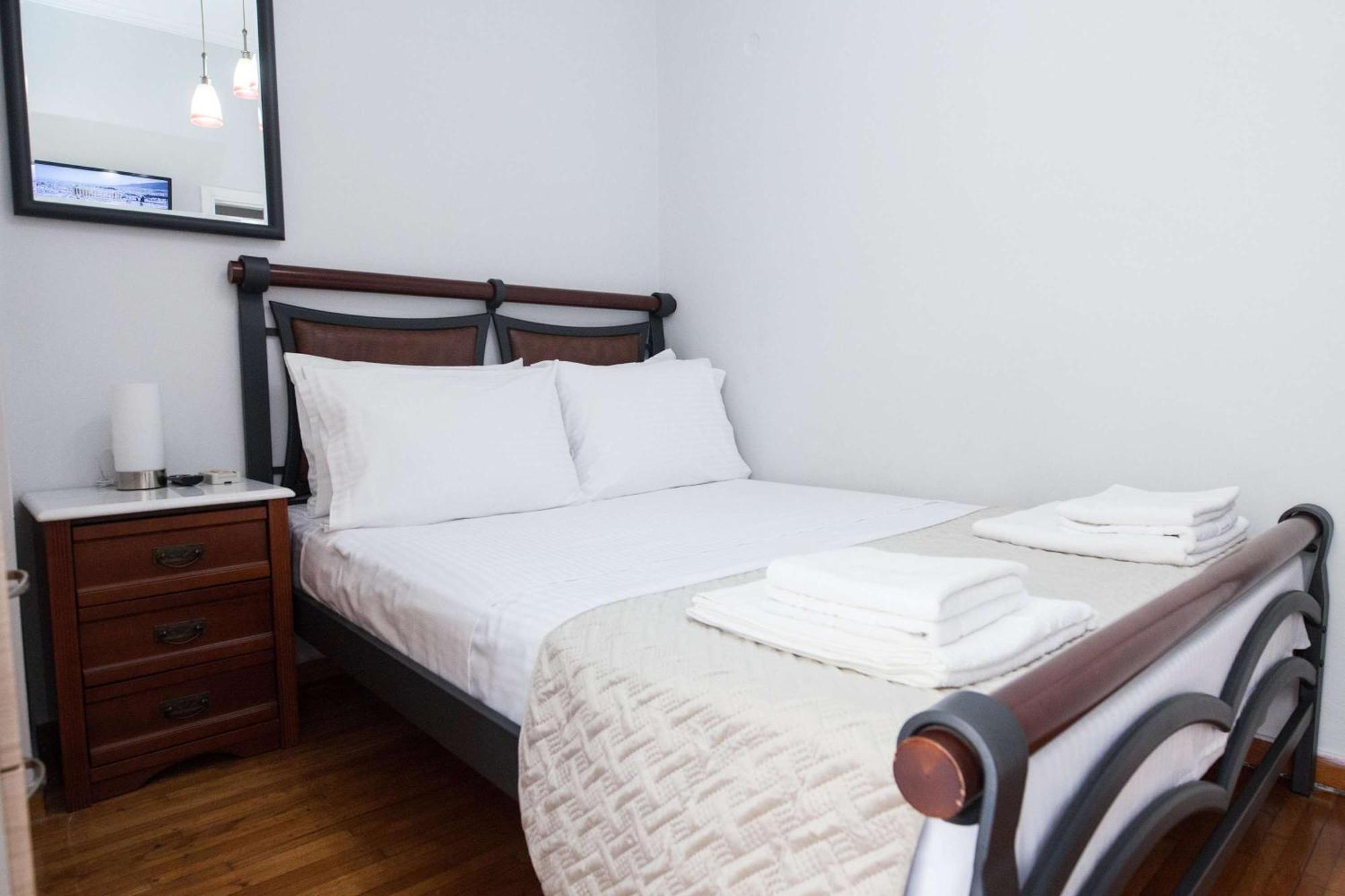 Central 2 Bd Apt With Balcony By Monastiraki Atenas Exterior foto