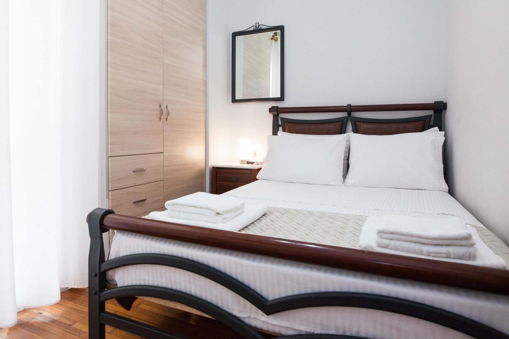 Central 2 Bd Apt With Balcony By Monastiraki Atenas Exterior foto